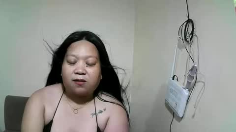 mia and luna online show from May 7, 7:59 am