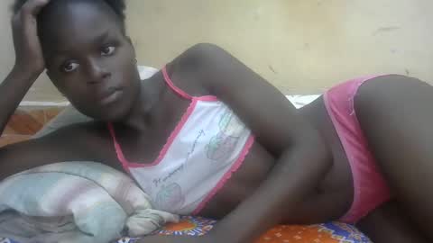 Snapshot of sweetvallerie chatting on February 23, 1:32 pm sweetvallerie online show from February 23, 1:32 pm