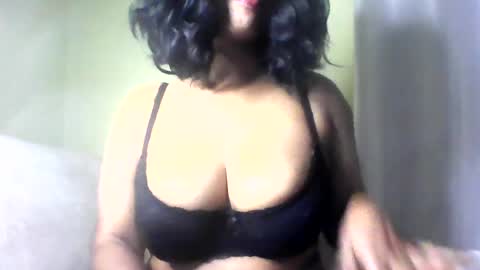 Vee online show from July 5, 9:44 pm