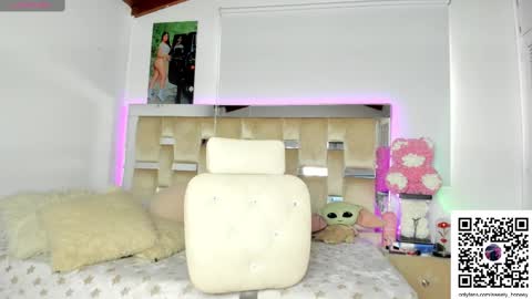  independent model  online show from March 6, 6:48 pm