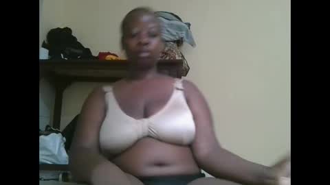 sweetyass25 online show from October 21, 5:23 am