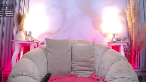 Snapshot of sweetylally chatting on October 1, 1:10 pm LAURA online show from October 1, 1:10 pm