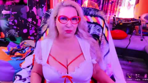 Lisa online show from April 25, 3:53 pm