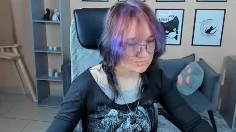 syllviareed online show from January 9, 10:21 am