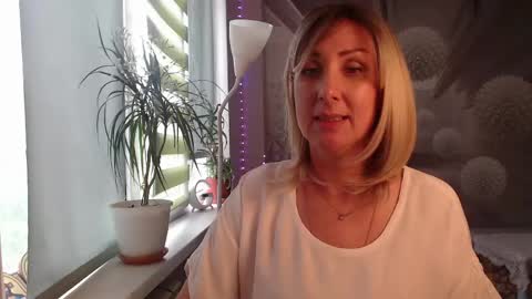 Sylvia online show from April 22, 8:32 am