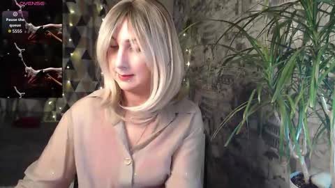 Sylvia online show from December 2, 7:07 am