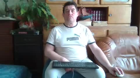 Snapshot of sympa_trique chatting on February 15, 9:49 am sympa_trique online show from February 15, 9:49 am