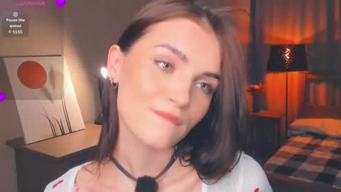 Snapshot of synne_glows chatting on October 18, 7:34 am Eva online show from October 18, 7:34 am