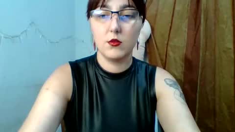 Snapshot of syssipisi chatting on September 26, 3:42 pm Sarah online show from September 26, 3:42 pm