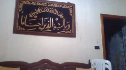 tahtouhafakroune12 online show from April 18, 7:29 pm