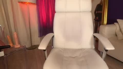 Snapshot of tais_athena chatting on September 11, 6:09 pm Margo online show from September 11, 6:09 pm