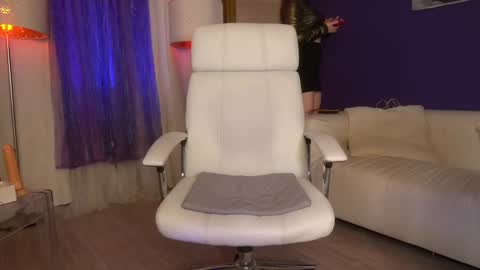 Snapshot of tais_athena chatting on February 27, 6:35 am Margo online show from February 27, 6:35 am