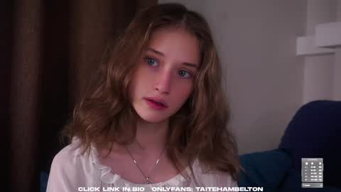 Snapshot of taitehambelton chatting on October 7, 2:29 am Mia online show from October 7, 2:29 am