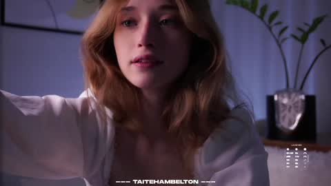Snapshot of taitehambelton chatting on September 12, 2:02 am Mia online show from September 12, 2:02 am