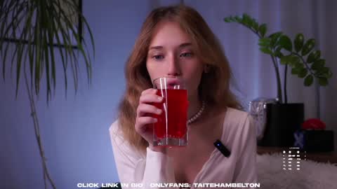 Snapshot of taitehambelton chatting on September 13, 2:03 am Mia online show from September 13, 2:03 am