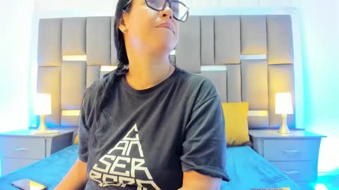 tali  online show from September 27, 7:33 pm