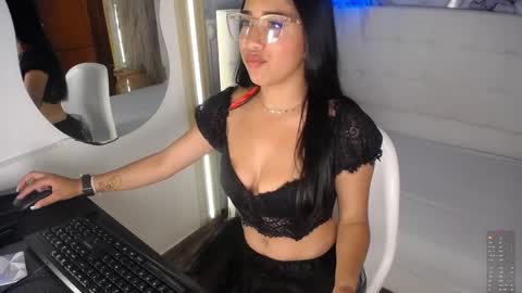 taliasweett online show from May 13, 8:18 pm