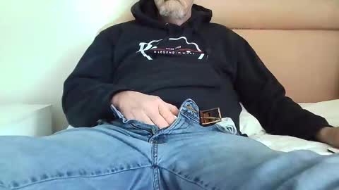 Snapshot of tallboy53 chatting on February 22, 11:46 am Ill tell you if you really want to know. online show from February 22, 11:46 am