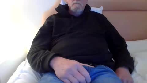 Snapshot of tallboy53 chatting on January 1, 9:28 am Ill tell you if you really want to know. online show from January 1, 9:28 am