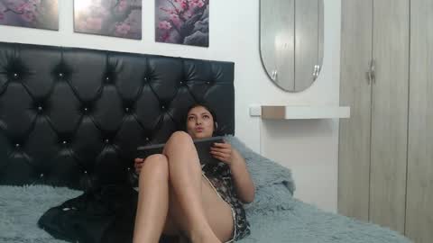Hi im sara online show from May 12, 4:05 pm