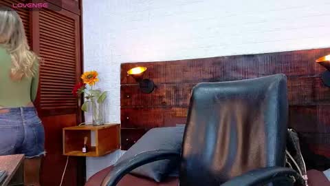    online show from November 8, 11:02 am