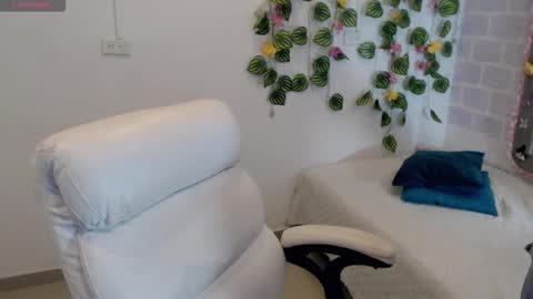 Tania  online show from November 23, 1:42 pm