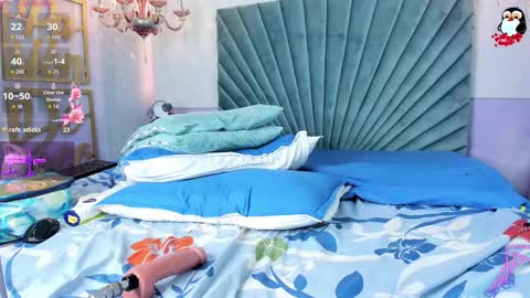 Snapshot of taniiaa__ chatting on October 5, 2:35 pm Tania online show from October 5, 2:35 pm