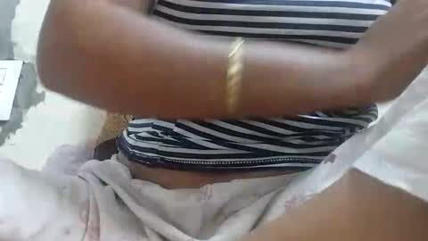 taniya_roy4628 online show from April 9, 6:19 am