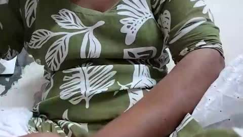 taniya_roy4628 online show from May 12, 2:31 am