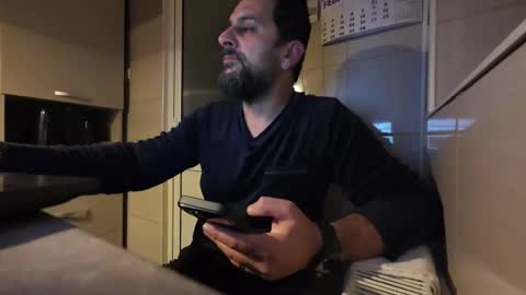 Snapshot of tarkan198 chatting on February 10, 8:00 pm tarkan198 online show from February 10, 8:00 pm