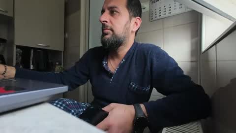 Snapshot of tarkan198 chatting on February 6, 11:09 am tarkan198 online show from February 6, 11:09 am