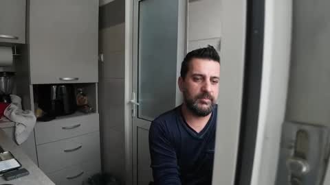 Snapshot of tarkan198 chatting on February 17, 1:00 pm tarkan198 online show from February 17, 1:00 pm