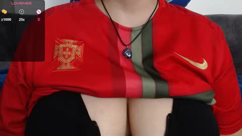 Snapshot of tarrant_ chatting on February 10, 11:13 pm tarrant_ online show from February 10, 11:13 pm