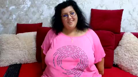 Snapshot of tastychubby chatting on October 5, 5:27 am Clau online show from October 5, 5:27 am