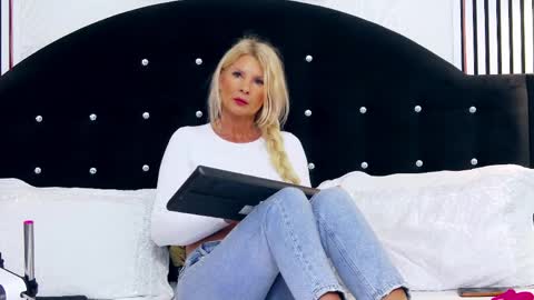 Tatiana Nova online show from May 7, 3:57 am