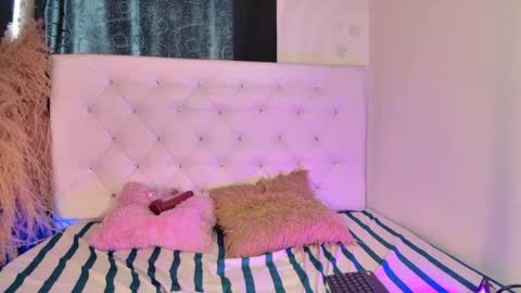 tatix online show from April 18, 7:58 pm