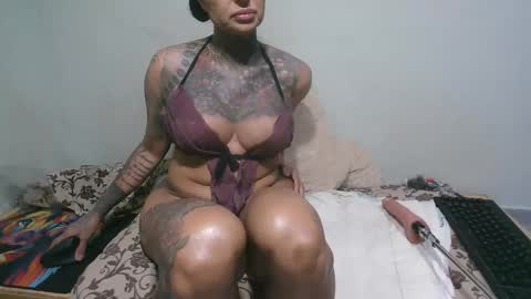 tattogirl06 online show from April 19, 2:23 am