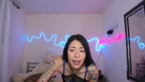 Snapshot of tattoo_highmami chatting on September 15, 12:23 am High Mami online show from September 15, 12:23 am