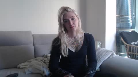 Snapshot of tattoobbgirl chatting on October 7, 11:50 am tattoobbgirl online show from October 7, 11:50 am