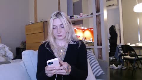 Snapshot of tattoobbgirl chatting on March 4, 7:43 pm tattoobbgirl online show from March 4, 7:43 pm