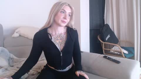 tattoobbgirl online show from October 25, 5:57 pm