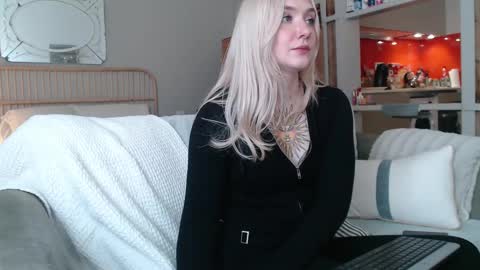Snapshot of tattoobbgirl chatting on February 25, 4:14 pm tattoobbgirl online show from February 25, 4:14 pm