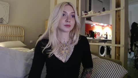 Snapshot of tattoobbgirl chatting on February 24, 9:09 pm tattoobbgirl online show from February 24, 9:09 pm
