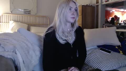 Snapshot of tattoobbgirl chatting on February 21, 8:27 pm tattoobbgirl online show from February 21, 8:27 pm