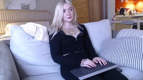 Snapshot of tattoobbgirl chatting on February 25, 7:16 pm tattoobbgirl online show from February 25, 7:16 pm