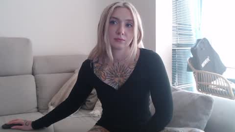 tattoobbgirl online show from October 22, 1:46 pm