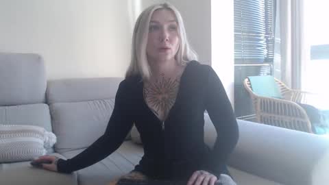 tattoobbgirl online show from November 17, 2:30 pm