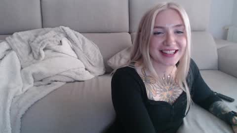 Snapshot of tattoobbgirl chatting on September 30, 1:32 pm tattoobbgirl online show from September 30, 1:32 pm