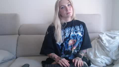 Snapshot of tattoobbgirl chatting on October 10, 3:18 pm tattoobbgirl online show from October 10, 3:18 pm