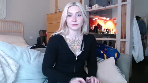 Snapshot of tattoobbgirl chatting on February 21, 5:20 pm tattoobbgirl online show from February 21, 5:20 pm